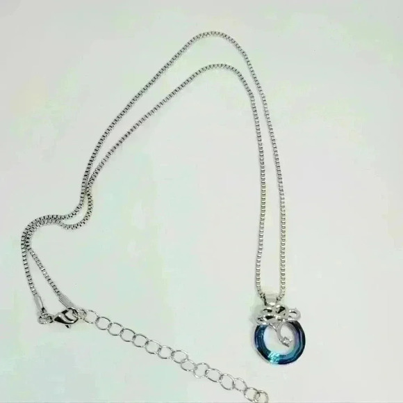 NWOT Beautiful Silver and Blue Necklace and Earrings Set w/Gift Box - Picture 4 of 6